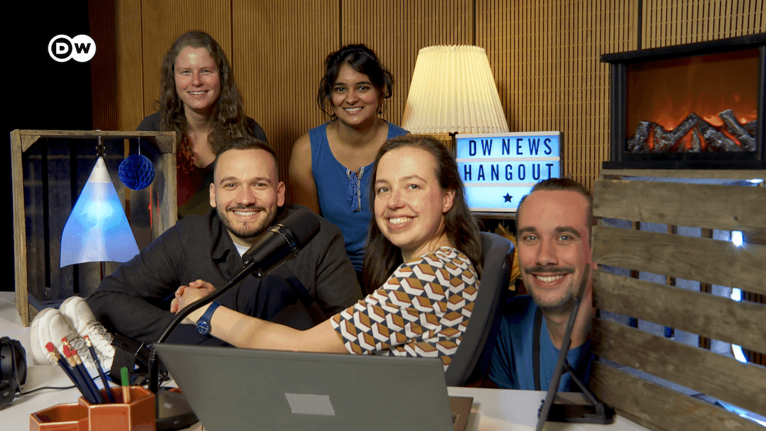 Picture shows part of the team behind DW News Hangout: Project lead Daniela Späth, co-hosts Marcel Aburakia and Nehal Johri, host Madelaine Pitt, and technician Felix Fiedler. 